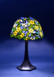 山吹の花とシジュウカラのランプ