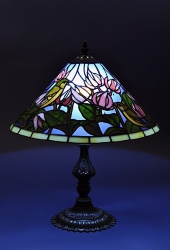 片栗の花とカワラヒワのランプ