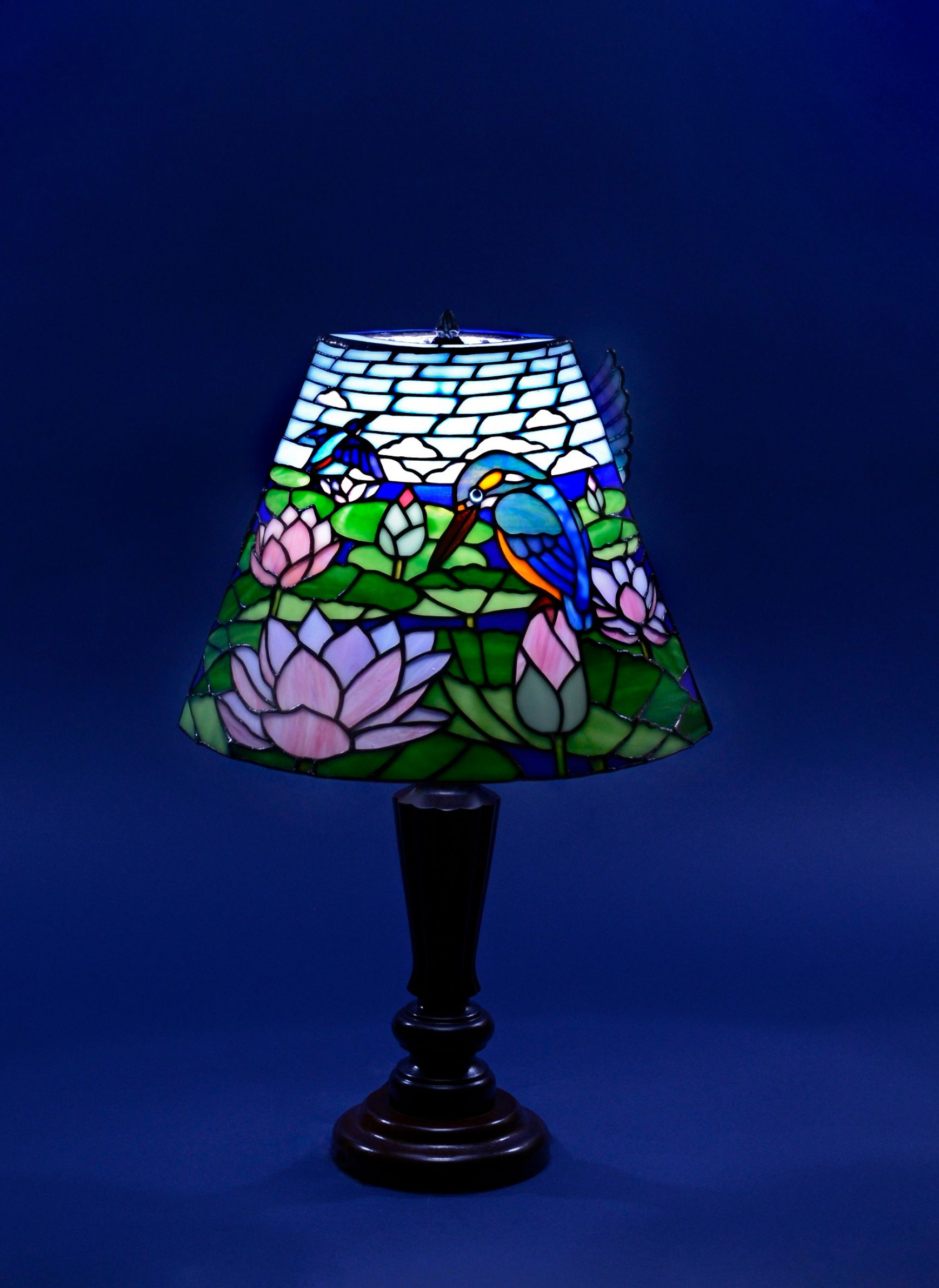 ステンドグラス 花 スタンドランプ 花鳥 夏 蓮 カワセミ ハスカワ